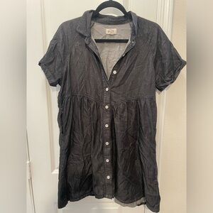 Gray short sleeve dress.
